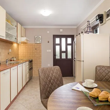 Apartamento Lovely In Pobri With Wifi *