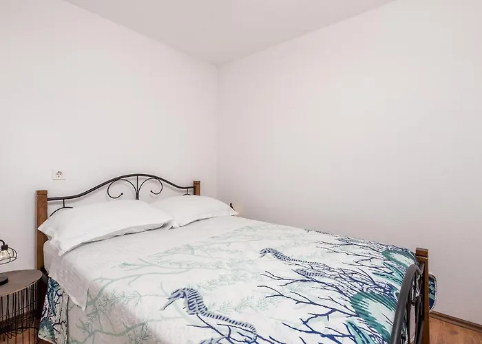 Lovely In Pobri With Wifi Apartment *